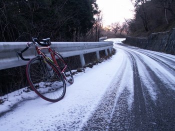 雪と自転車.jpg